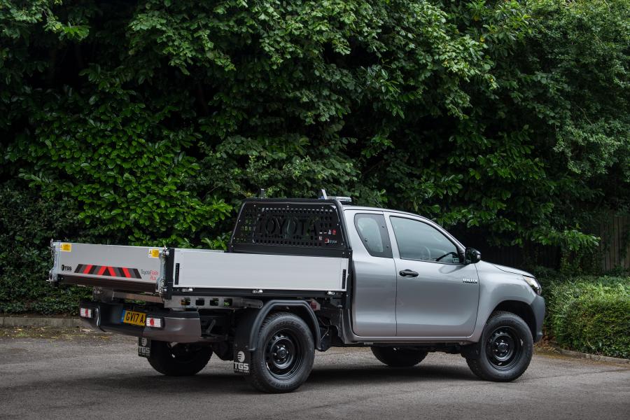  Toyota Hilux Xtra Cab Tipper 2017 года  (UK) (фото 15 из 15)